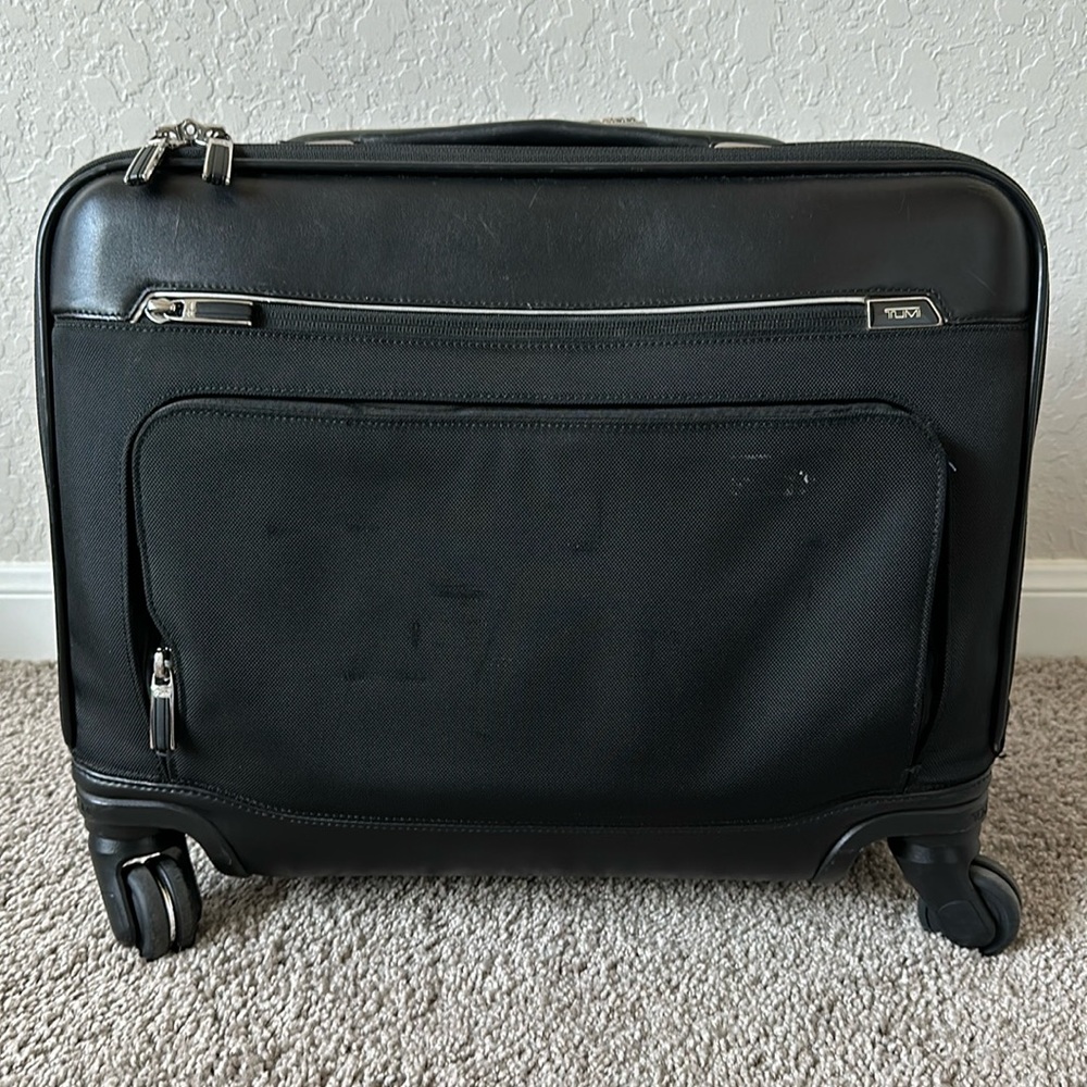 TUMI compact ARRIVÉ 4 Wheeled Brief